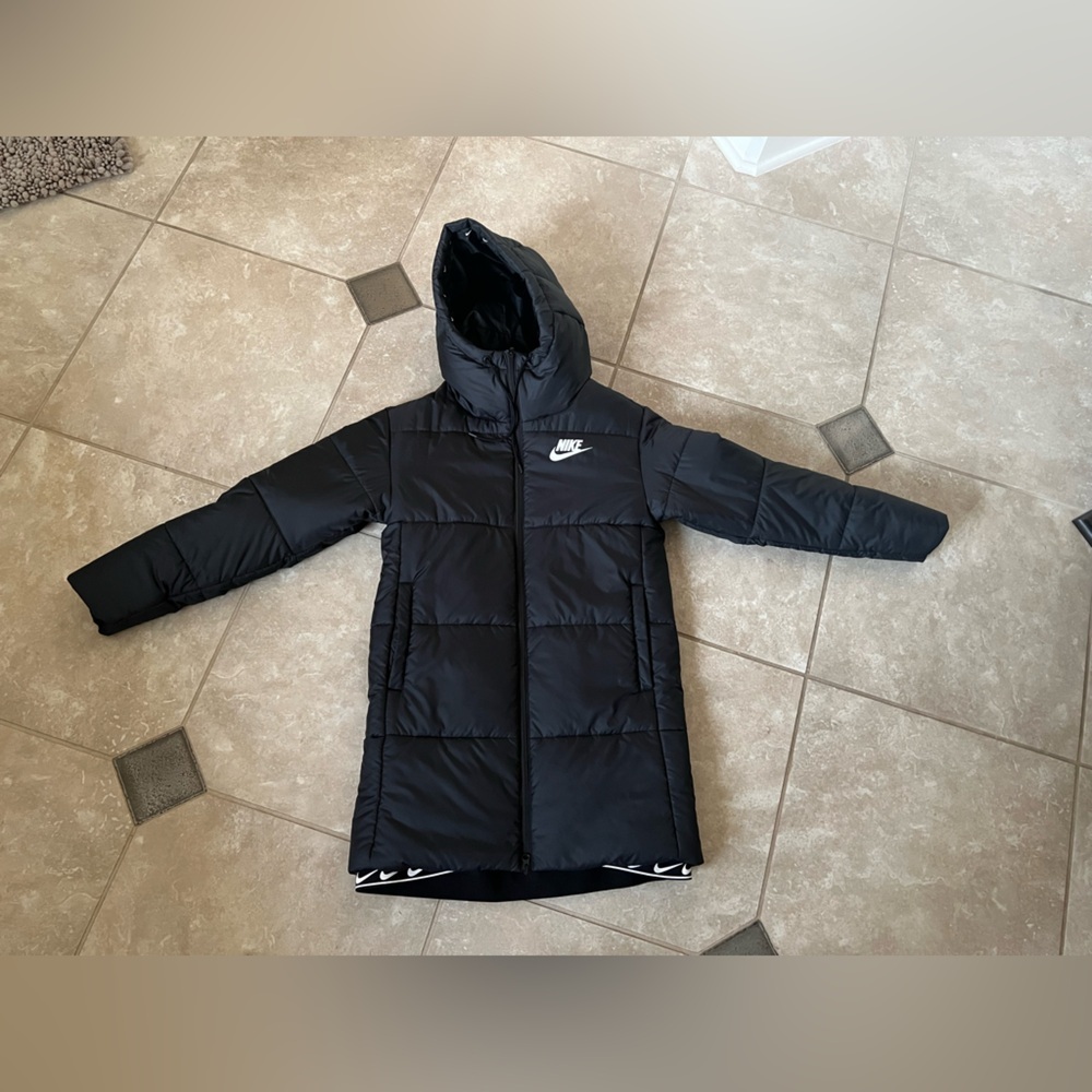 Nike Women’s Black Puffer Jacket Size Small